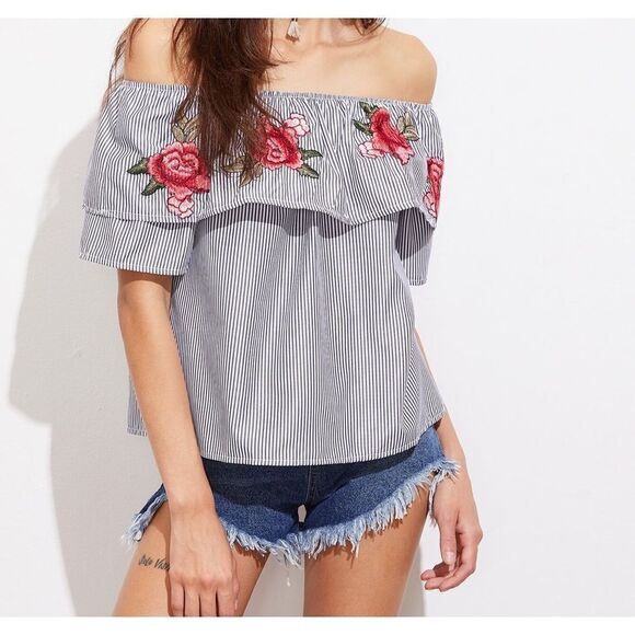 ✨HP✨Flounce Layered Neckline Embroidered Top✨ - Picture 1 of 4